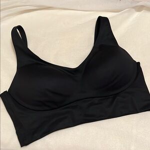 Victoria’s Secret Flow On Point Ultra Soft Breathable Sports Bra